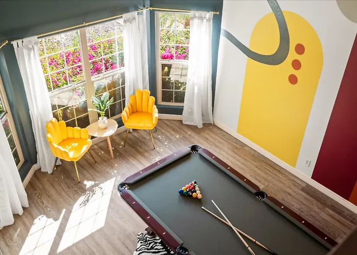 Epic Getaway - Pool - Hot Tub - Game Ferienhaus